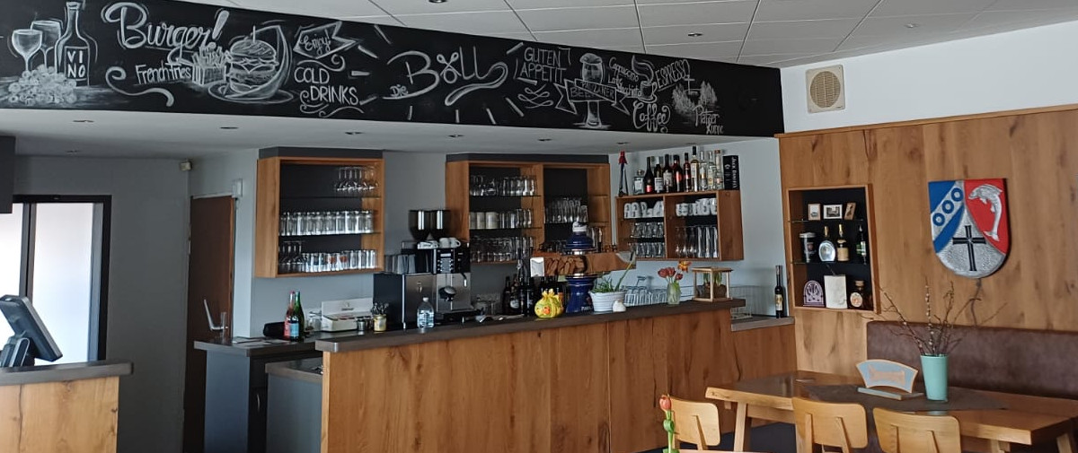 Die Theke in der Gaststube vom Restaurant Die Böll in Geroda ideal auch für Familienfeiern und Firmenevents